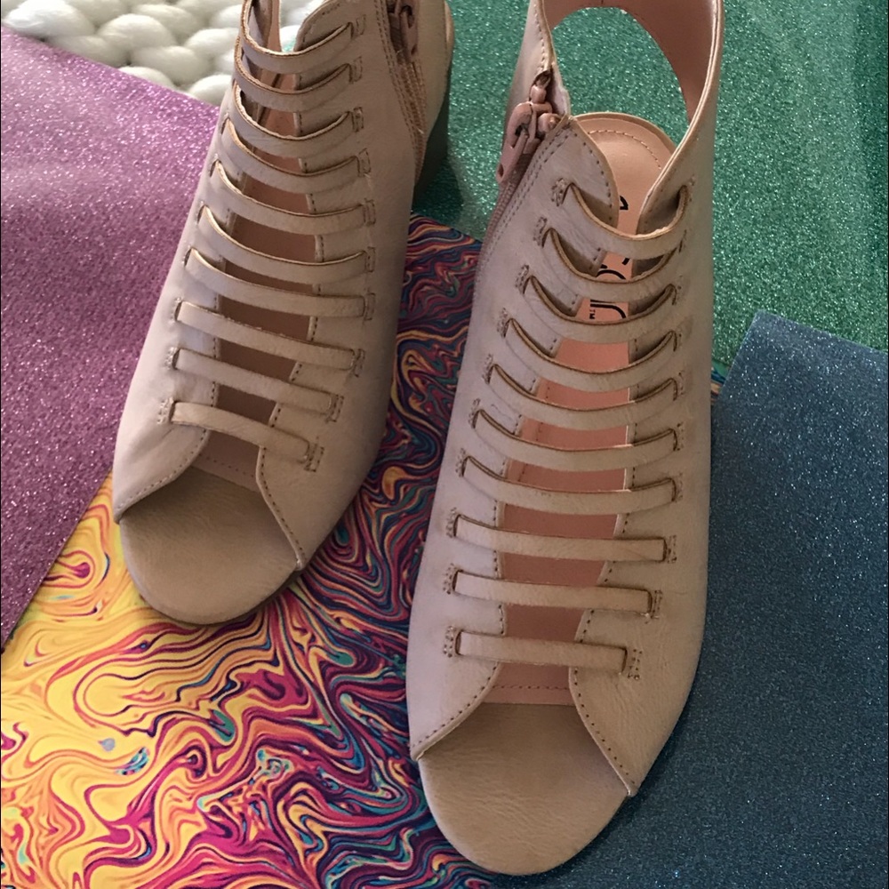 Sugar heels: Bin A2 - Picture 3 of 6